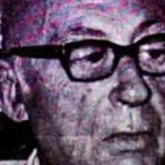 Primer plano de Juan Ignacio Luca de Tena con gafas.
