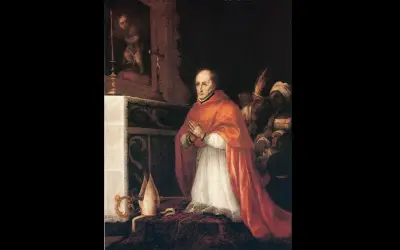 Santo Toribio de Mogrovejo, vestido de cardenal, reza ante un altar. Detrás, figuras indígenas observan.