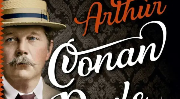 Retrato de Arthur Conan Doyle con sombrero de paja y bigote, junto a su nombre escrito en letras cursivas.