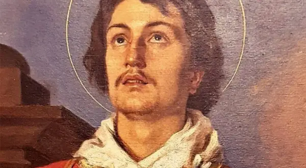 Retrato de Lorenzo de Roma, con halo dorado, mirando al cielo. Viste túnica roja y cuello blanco.