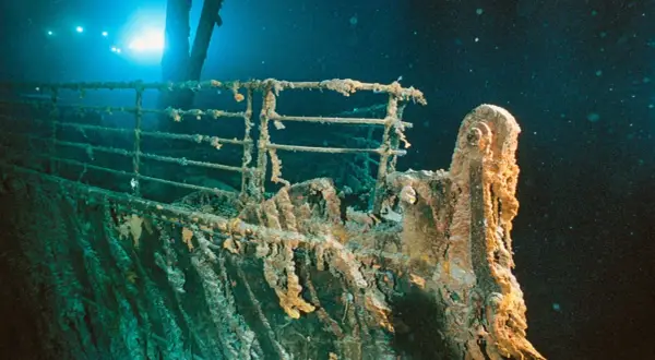 Restos oxidados del Titanic, un sombrío recordatorio de cuando se hundió el Titanic.