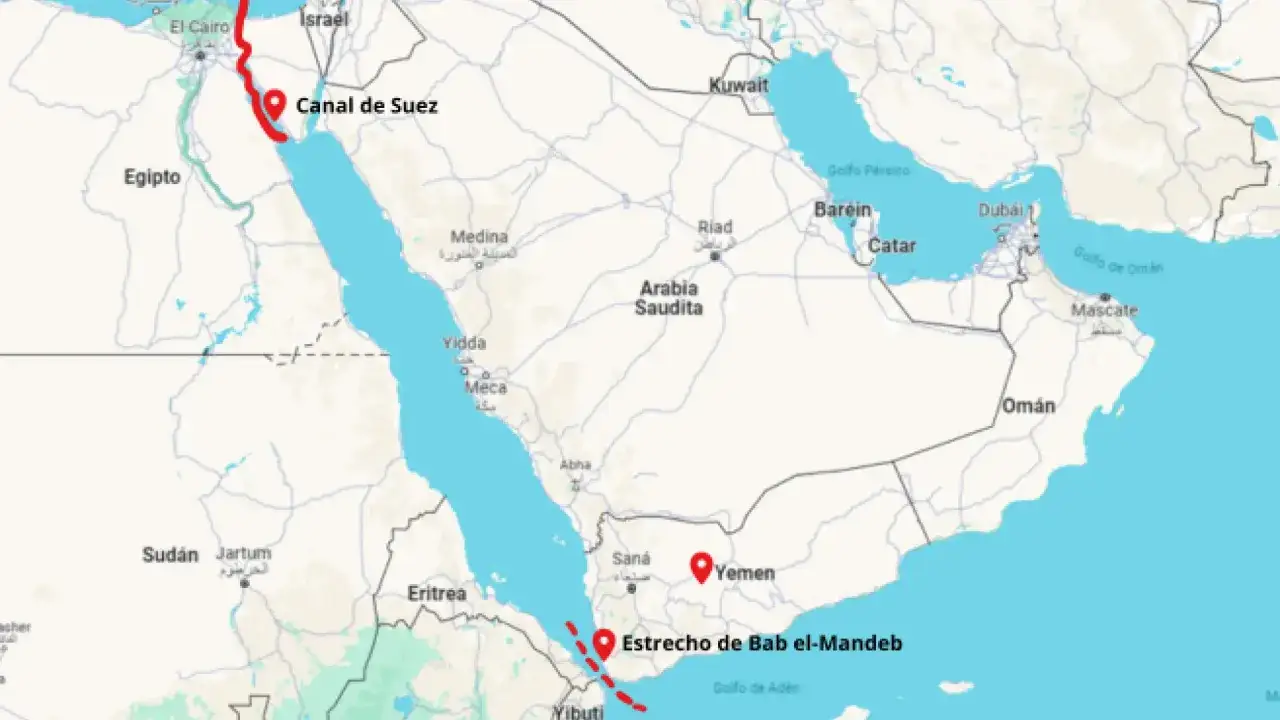 Mapa muestra el Canal de Suez y el Estrecho de Bab el-Mandeb, rutas marítimas clave entre Europa y Asia.