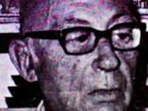 Primer plano de Juan Ignacio Luca de Tena con gafas.