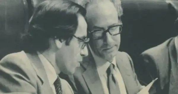 Miguel Boyer y Salvador looking at documents.